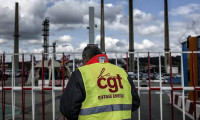 Fransa'da petrol işçileri de greve hazırlanıyor