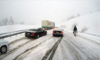 Kahramanmaraş-Kayseri kara yolu kar nedeniyle ulaşıma kapandı