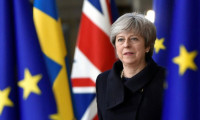 40 diplomattan May'a Brexit çağrısı