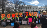 Beyaz Saray önünde acil durum protestosu