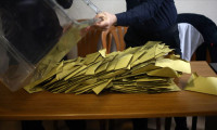 Maltepe'de oyların yeniden sayımına ara verildi