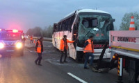 Sakarya'da yolcu otobüsü devrildi: Çok sayıda yaralı var