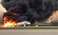 Acil iniş yaparken alev alan uçakta 41 kişi öldü