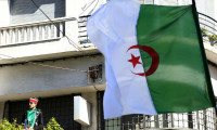 Cezayir istifa sonrası bilinmeze doğru gidiyor