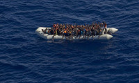 53 düzensiz göçmen İtalya açıklarında bekletiliyor