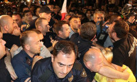 Protestocular ve polis arasında arbede