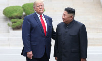 Trump'la Kim sınırda bir araya geldi