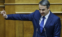 Yunanistan'da hükümet güven oyu aldı