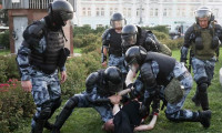 AB, Rus polisinin orantısız güç kullanmasını eleştirdi