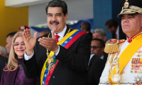 Maduro'dan orduya talimat: Hem denizde hem karada tatbikat