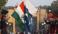 Pakistan ile Hindistan arasında ticari ilişkiler askıya alındı