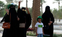 Suudi kadınlar yanlarında erkek olmadan seyahat edebilecek