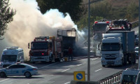 TEM’de araç yangını: Trafik yoğunluğu yaşanıyor