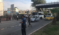 Polis servis aracına bombalı saldırı