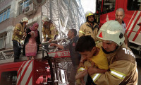 Fatih'te 4 katlı binada yangın paniği