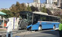 Ankara'da özel halk otobüsü durağa girdi, ölenler var