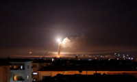 Suriye'deki askeri hava üssüne füze saldırısı