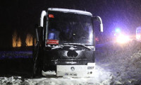 Sivasspor'un alt yapı oyuncularını taşıyan otobüs şarampole indi