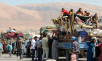 İdlib'den kaçan 300 bin Suriyeli Türkiye sınırına ilerliyor