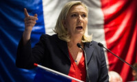 Fransa'da Le Pen'den 'başörtüsü yasaklansın' çağrısı