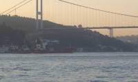 İstanbul Boğazı'nda arızalanan gemi sürüklendi
