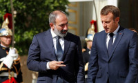 Macron: Karabağ için Ermenistan'a insani yardım göndereceğiz