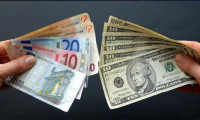 Euro, dolar karşısında zirvede