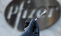 NYT: Pfizer aşısı yapılan bir sağlıkçı hastanelik oldu