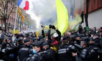 Fransa'da protestolara devam çağrısı