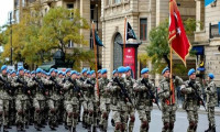 Türk askeri Bakü sokaklarını inletti