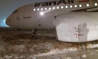 İran'da yolcu uçağı karlı havada pistten çıktı