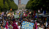 Almanya'da ırkçı saldırılara karşı protesto yürüyüşü
