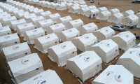 AFAD Van Başkale ve Saray'a 144 çadır gönderdi