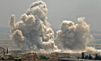 Rus savaş uçakları İdlib'de 18 sivil yerleşkeyi bombalıyor