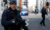 İngiltere'de teröristlerin süresiz hapiste kalması önerisi