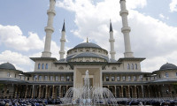 Türkiye'de sadece bir camide cuma namazı kılınacak