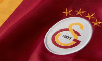 Galatasaray'da orta saha eski Trabzonsporlu'ya emanet