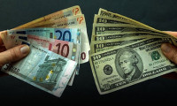 Dolar, euroya boyun eğdi