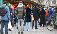 Almanya'da okullar ve dükkanlar açılıyor