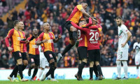 Galatasaray'da 8 futbolcuyla yollar ayrılıyor