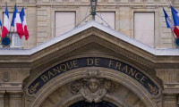 Virüsle sarsılan Fransa'nın ekonomisi küçüldü