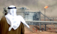 Suudi Arabistan, Rusya'yı üretimi azaltma kararına uymaya çağırdı