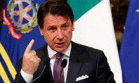 İtalya Başbakanı öksürük krizine girdi