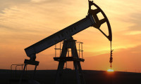 ABD stoklarındaki beklenmedik artış petrol fiyatlarını düşürdü