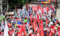 Filipinler'de protesto: Yüzlerce kişi sokağa döküldü