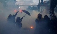 Protestoda silahlı çatışma: Polisler yaralandı