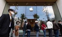 Apple, mağazalarını yeniden kapatıyor