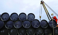 Korona virüs vakalarında hızlı artış petrol fiyatlarını geriletti