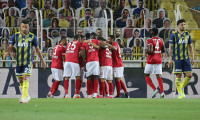 Sivasspor'a mağlup olan Fenerbahçe fırsat tepti
