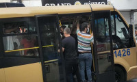 Uyarıların hiç faydası yok! İstanbul'da minibüsler tıka basa dolu